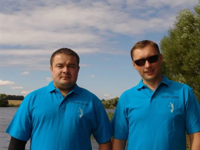 Команда магазина Your Carp на карповой рыбалке у водоема