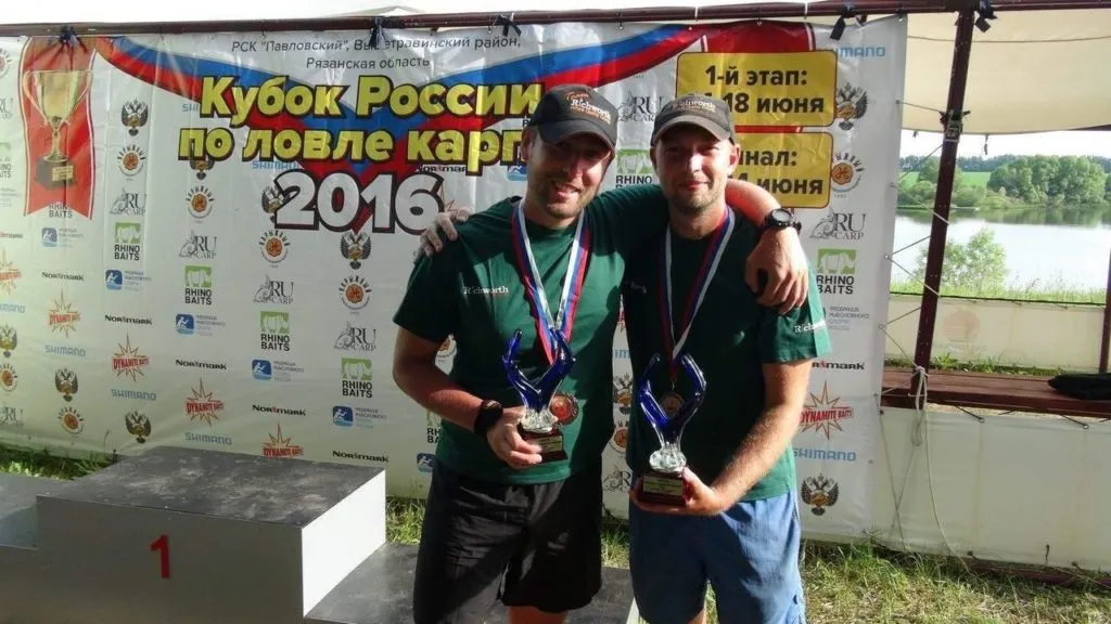 Победители Кубка России по ловле карпа 2016 с медалями и кубками на награждении