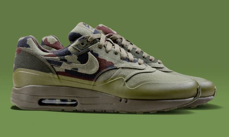 Nike air max command cheap camo